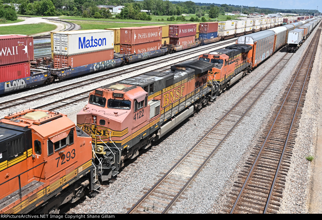 BNSF 4122 Roster shot